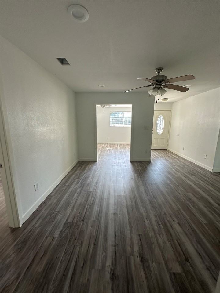 3508 Foxcroft St - Photo 2 of 30