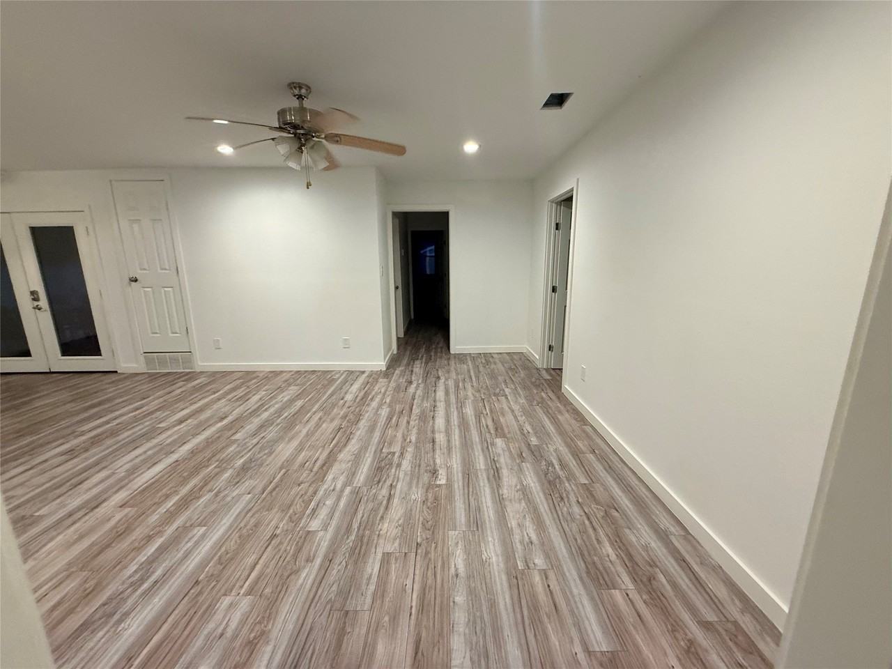 3508 Foxcroft St - Photo 3 of 30