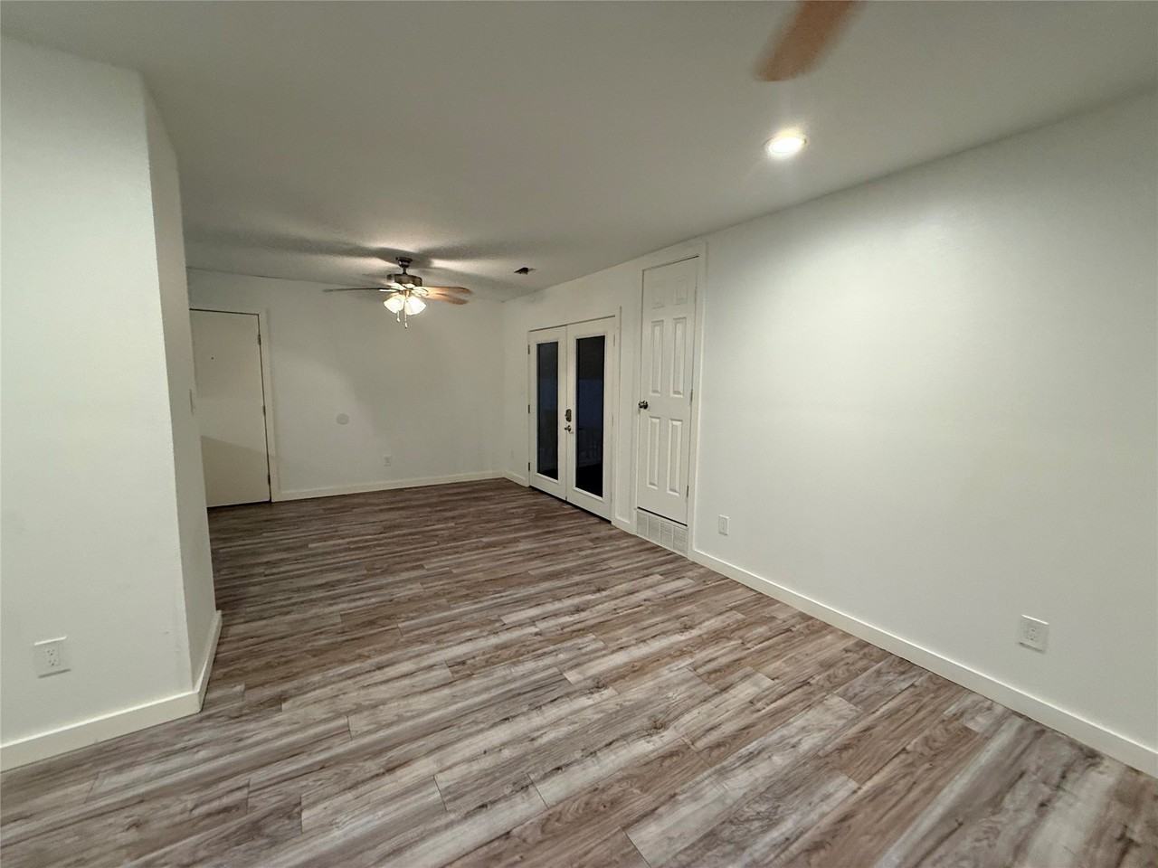 3508 Foxcroft St - Photo 5 of 30