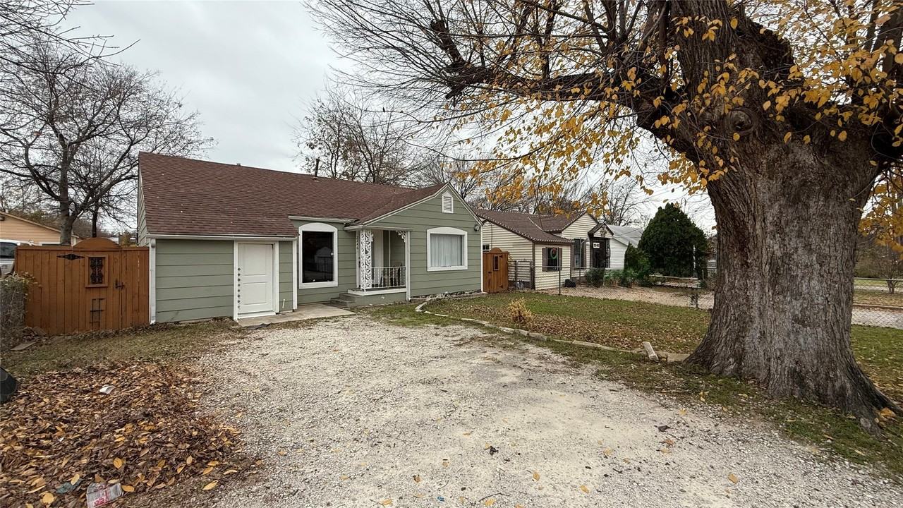 2246 Anson Rd - Photo 2 of 20