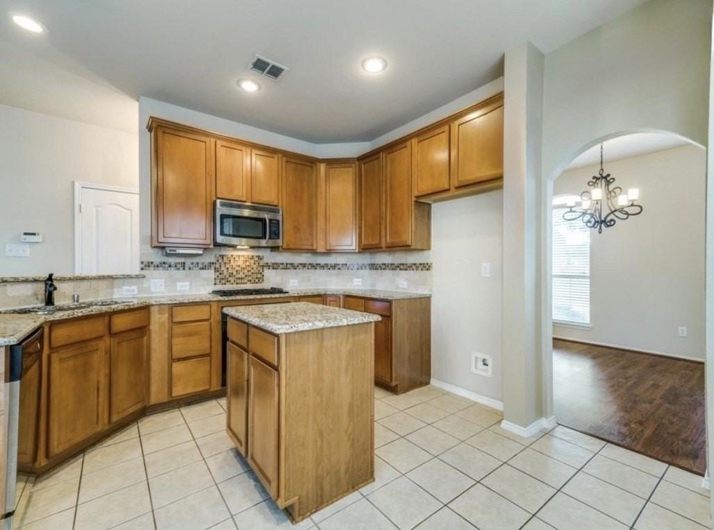 516 Hawken Dr - Photo 4 of 25