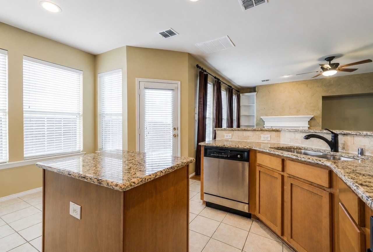 516 Hawken Dr - Photo 5 of 25
