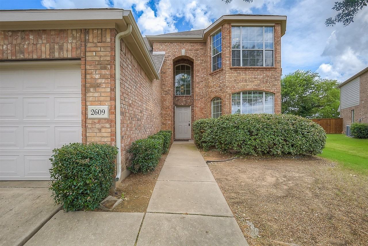 2609 Monroe Dr - Photo 2 of 36