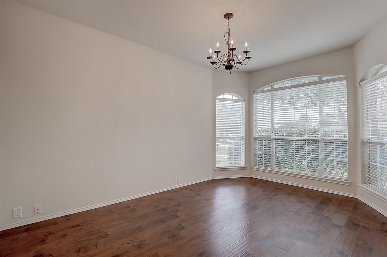 2609 Monroe Dr - Photo 4 of 36