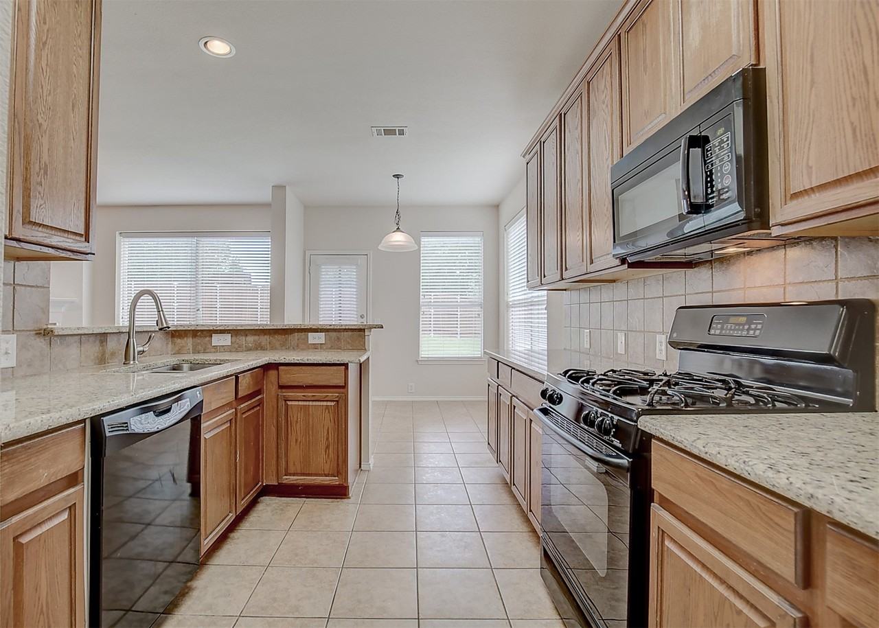 2609 Monroe Dr - Photo 5 of 36