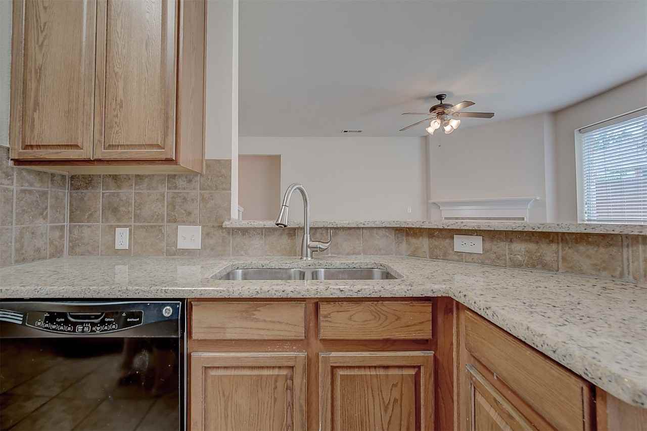 2609 Monroe Dr - Photo 7 of 36