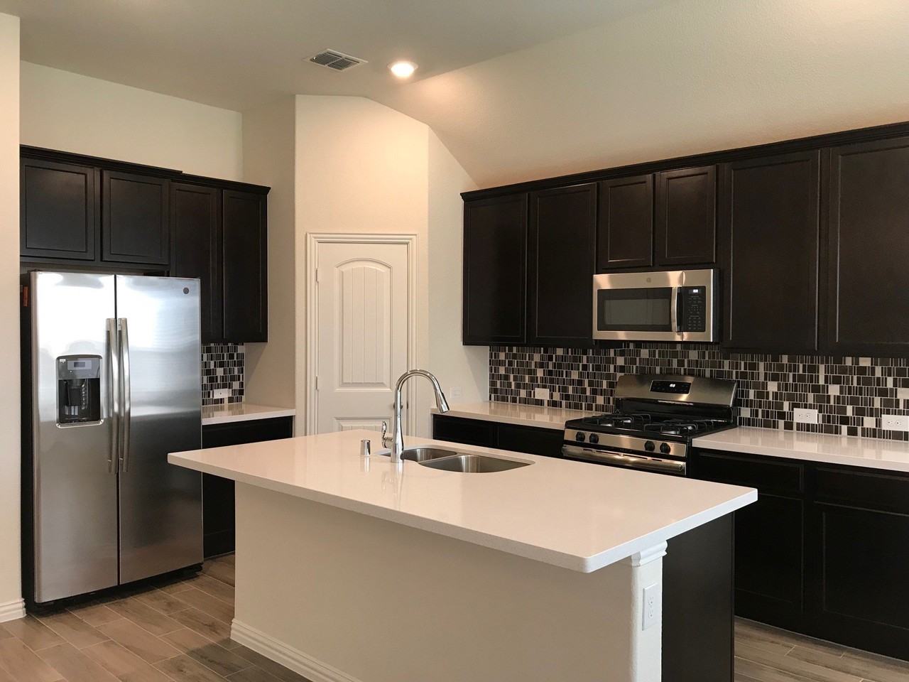 4532 Frost Ave - Photo 4 of 16