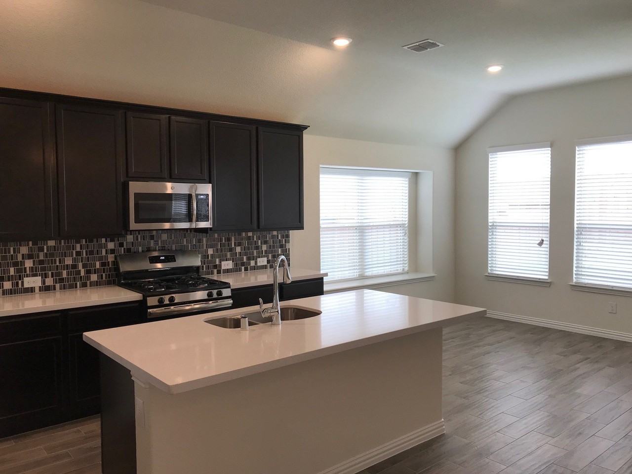 4532 Frost Ave - Photo 5 of 16