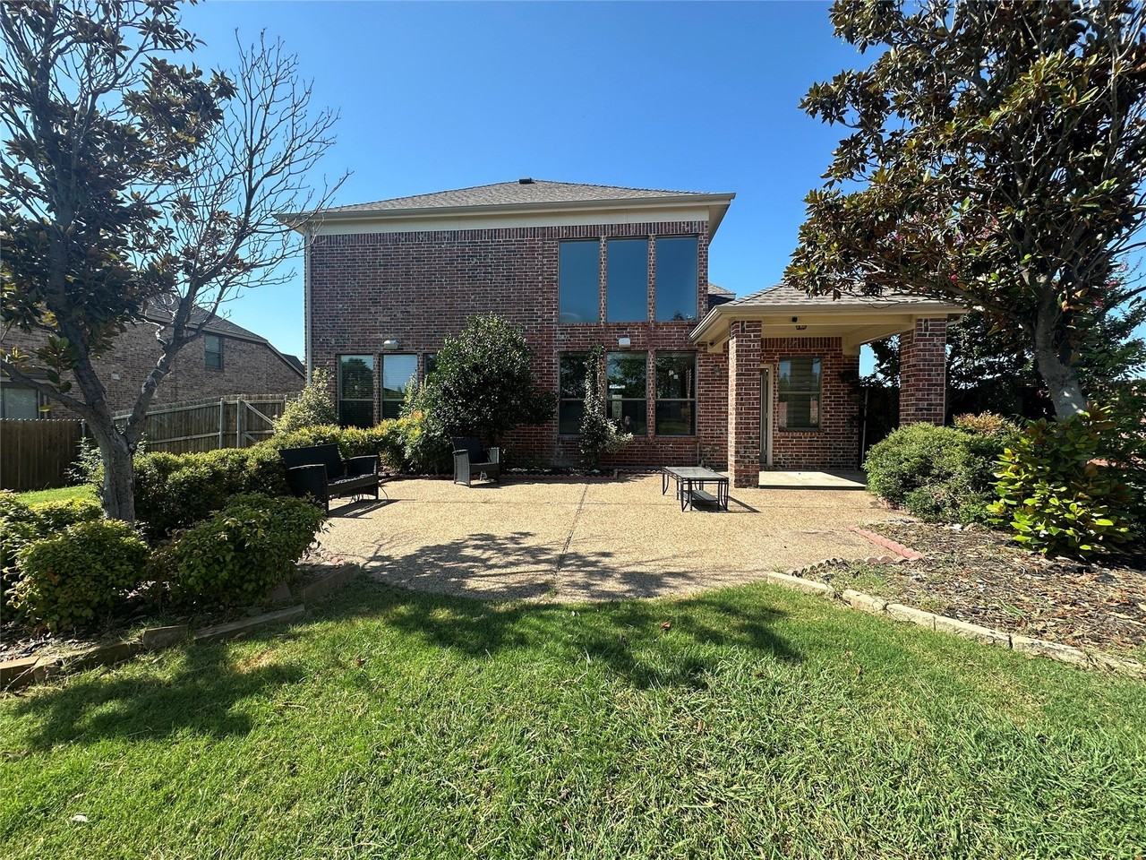 2403 Cotillion Dr - Photo 2 of 27