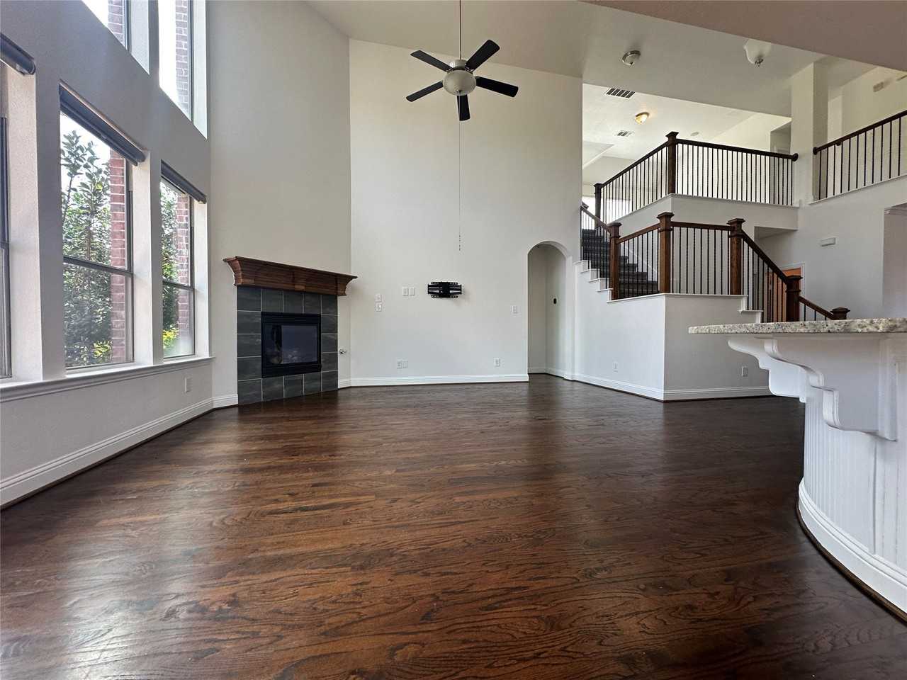 2403 Cotillion Dr - Photo 5 of 27