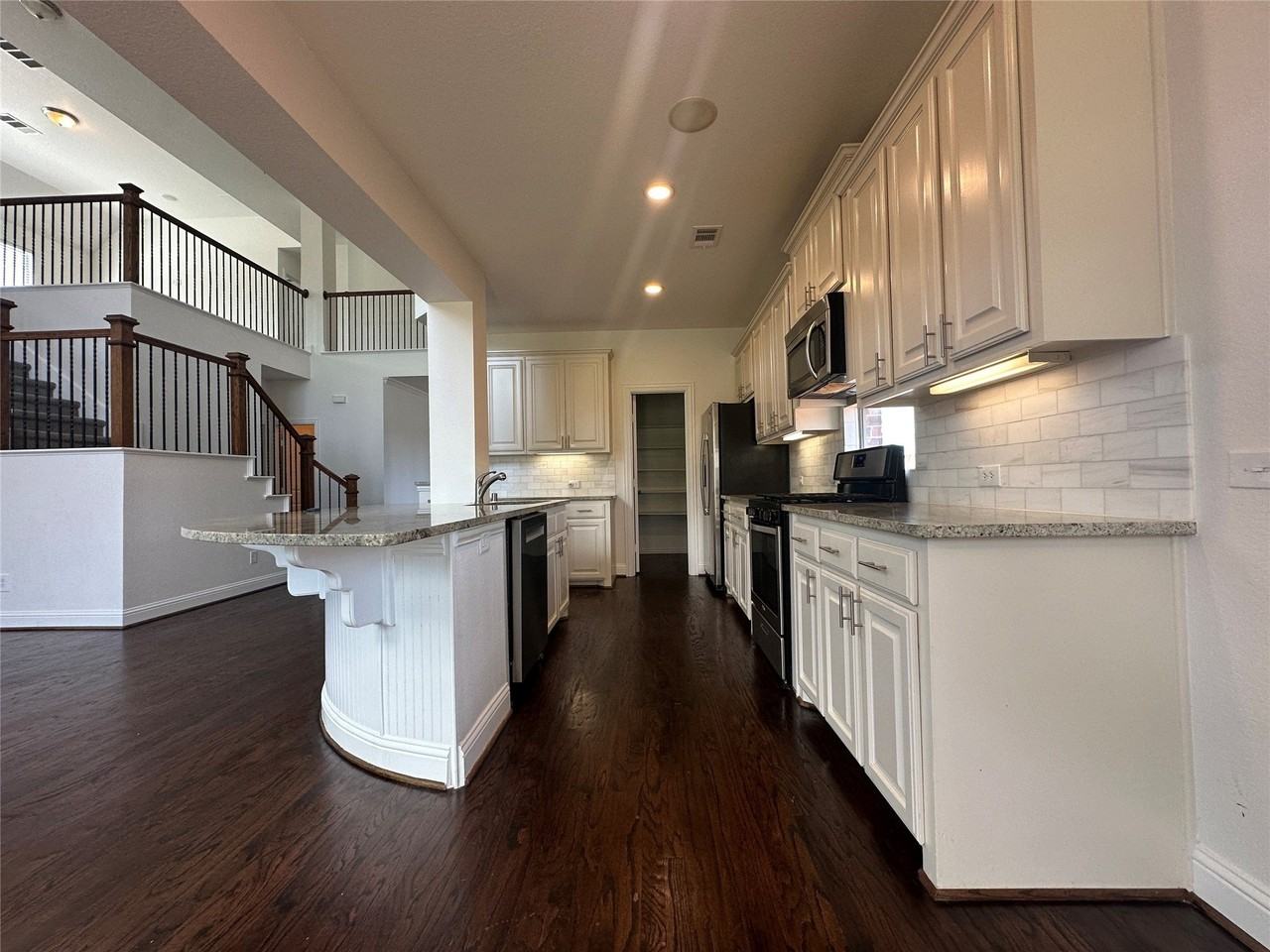 2403 Cotillion Dr - Photo 7 of 27