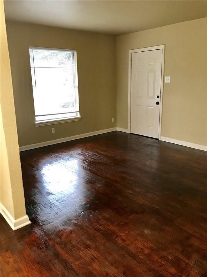 932 Harlandale Ave #932 - Photo 3 of 15
