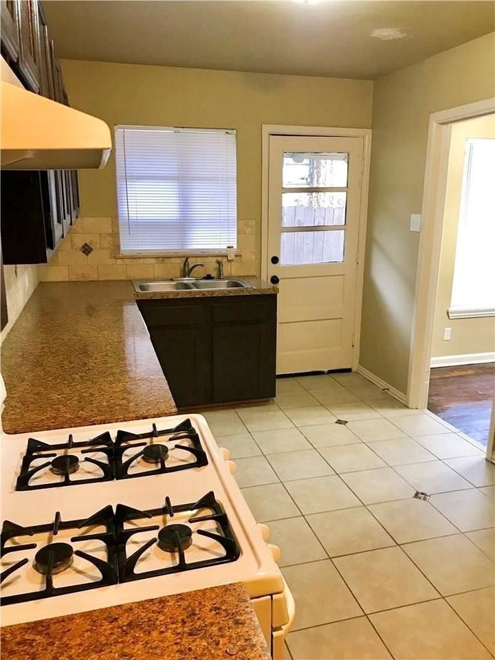932 Harlandale Ave #932 - Photo 5 of 15