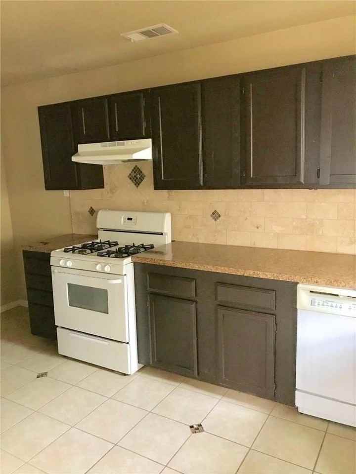 932 Harlandale Ave #932 - Photo 6 of 15