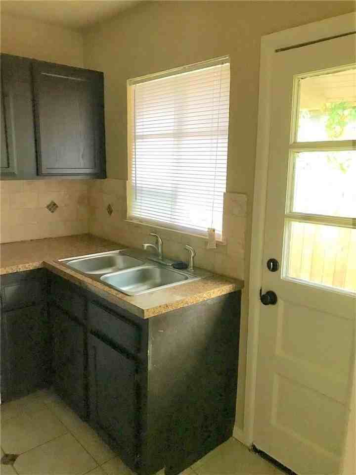 932 Harlandale Ave #932 - Photo 7 of 15
