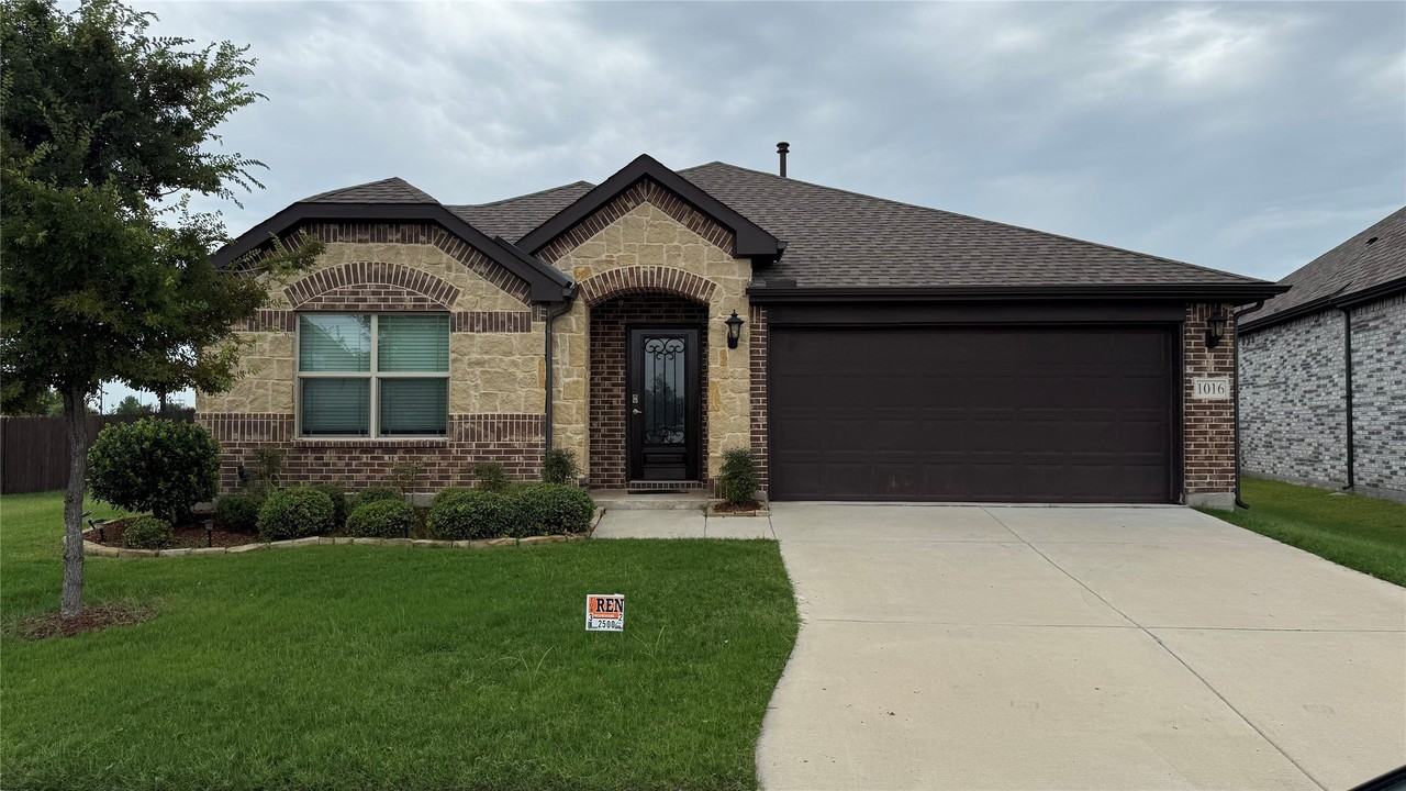 1016 Highberry Dr - Photo 3 of 21