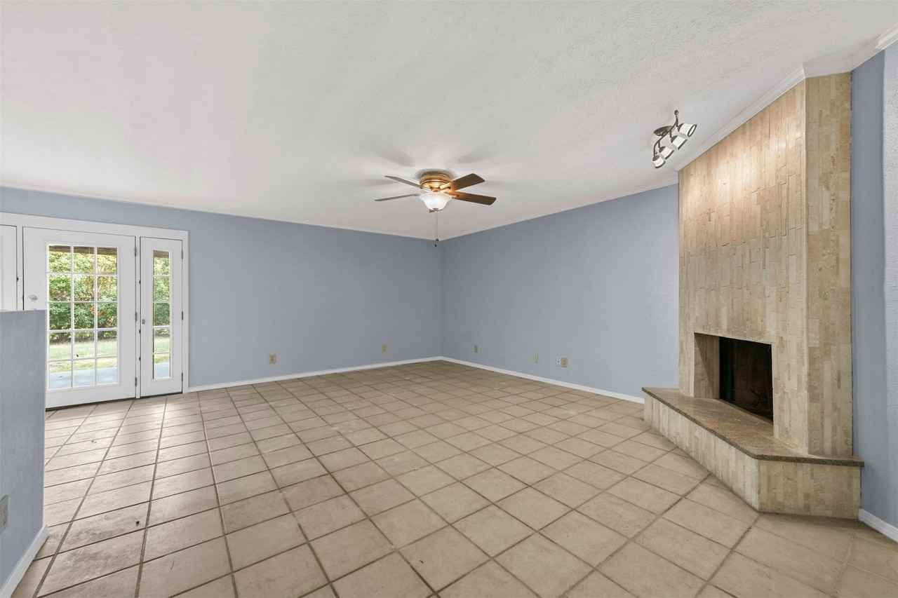 1305 Clark Trl - Photo 2 of 17