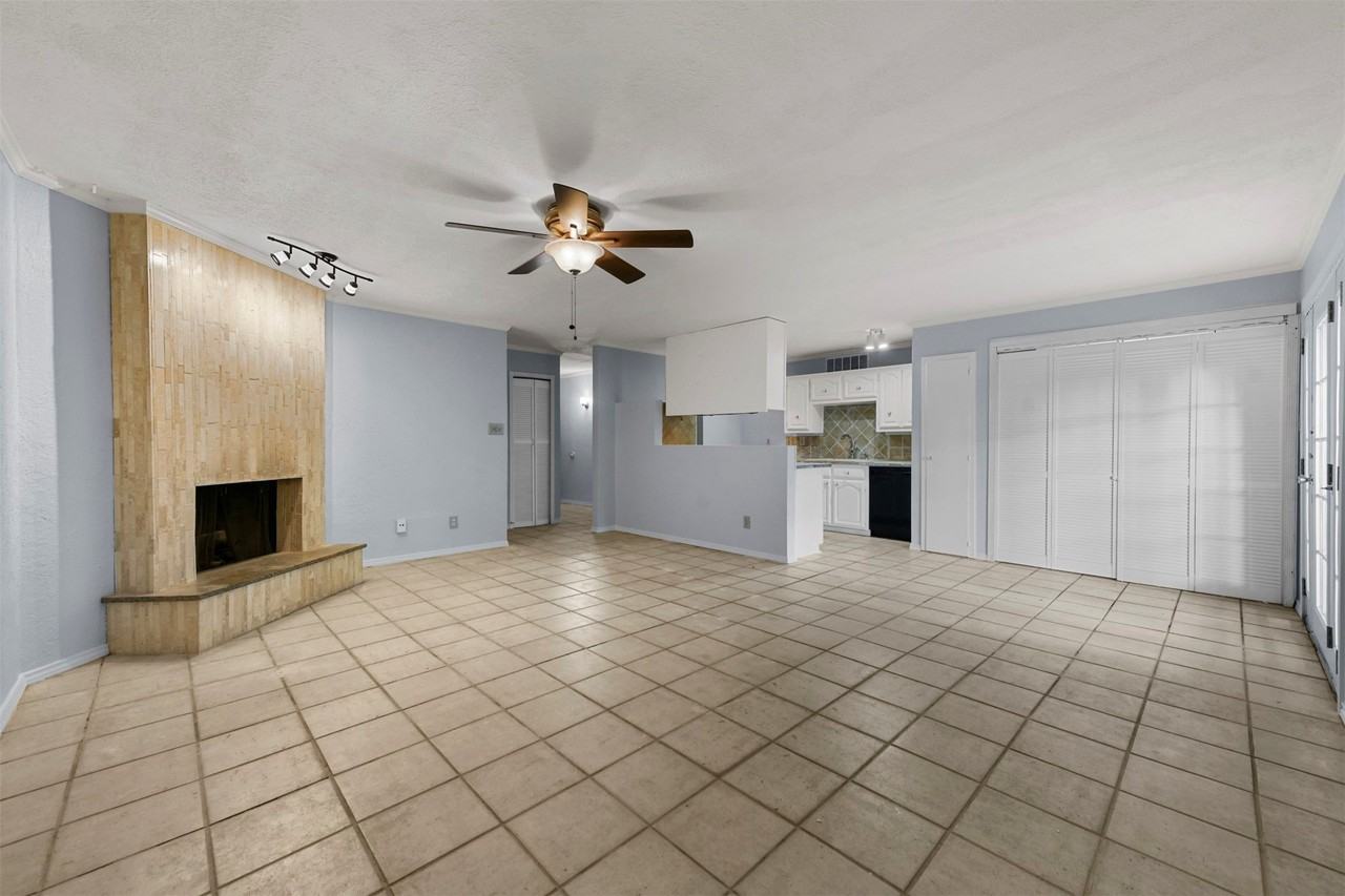 1305 Clark Trl - Photo 3 of 17