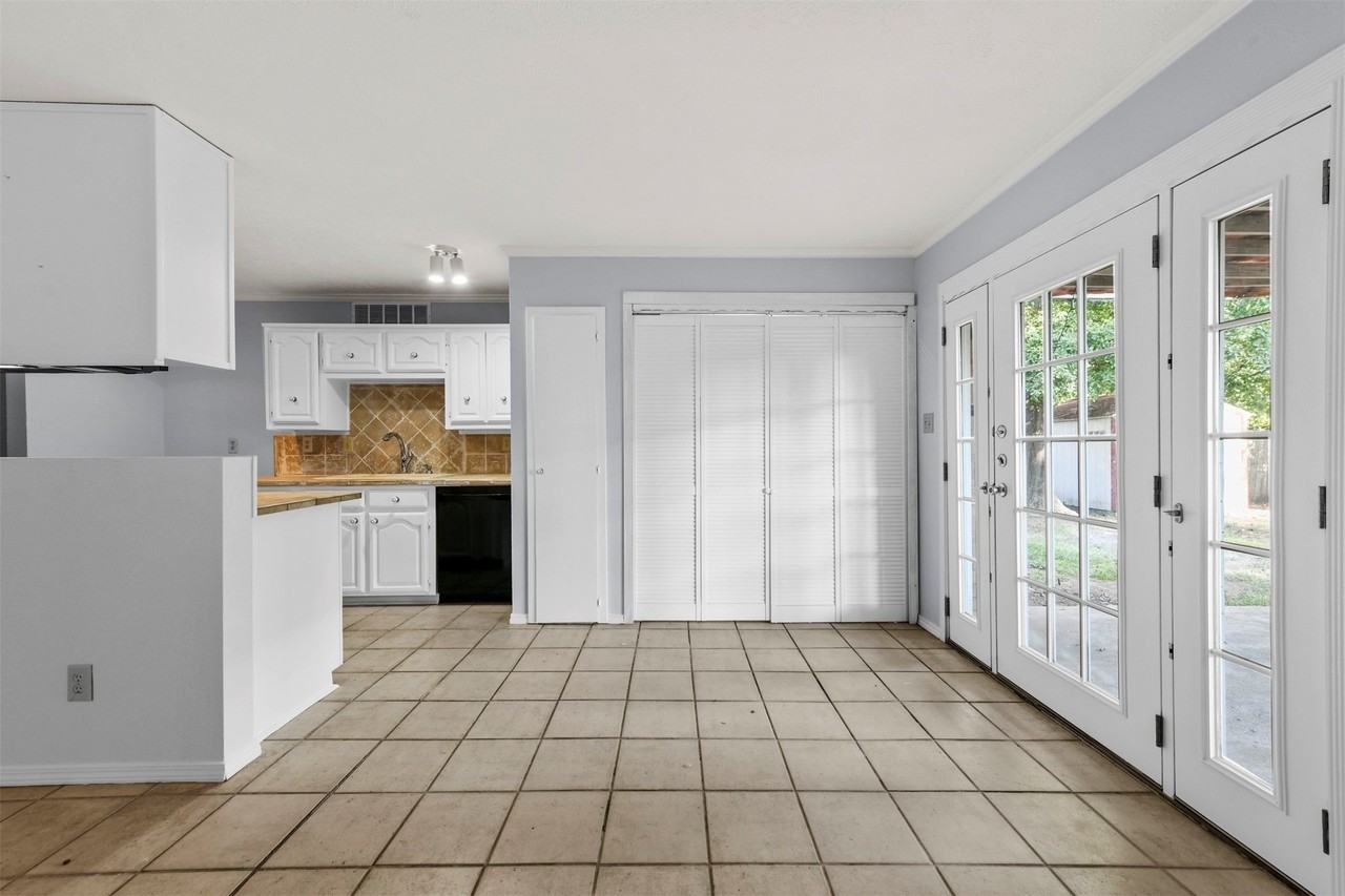 1305 Clark Trl - Photo 4 of 17