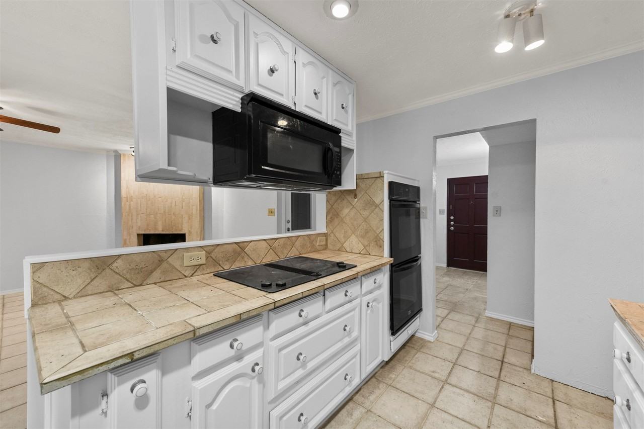 1305 Clark Trl - Photo 5 of 17
