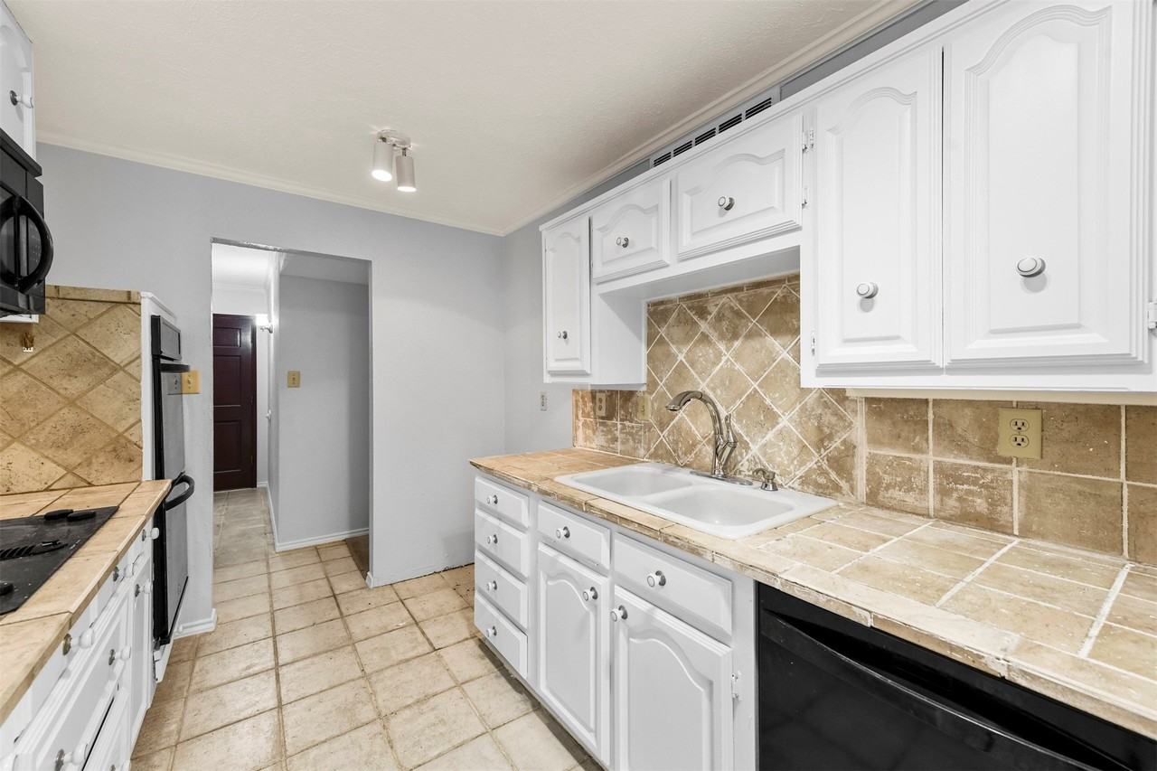 1305 Clark Trl - Photo 6 of 17