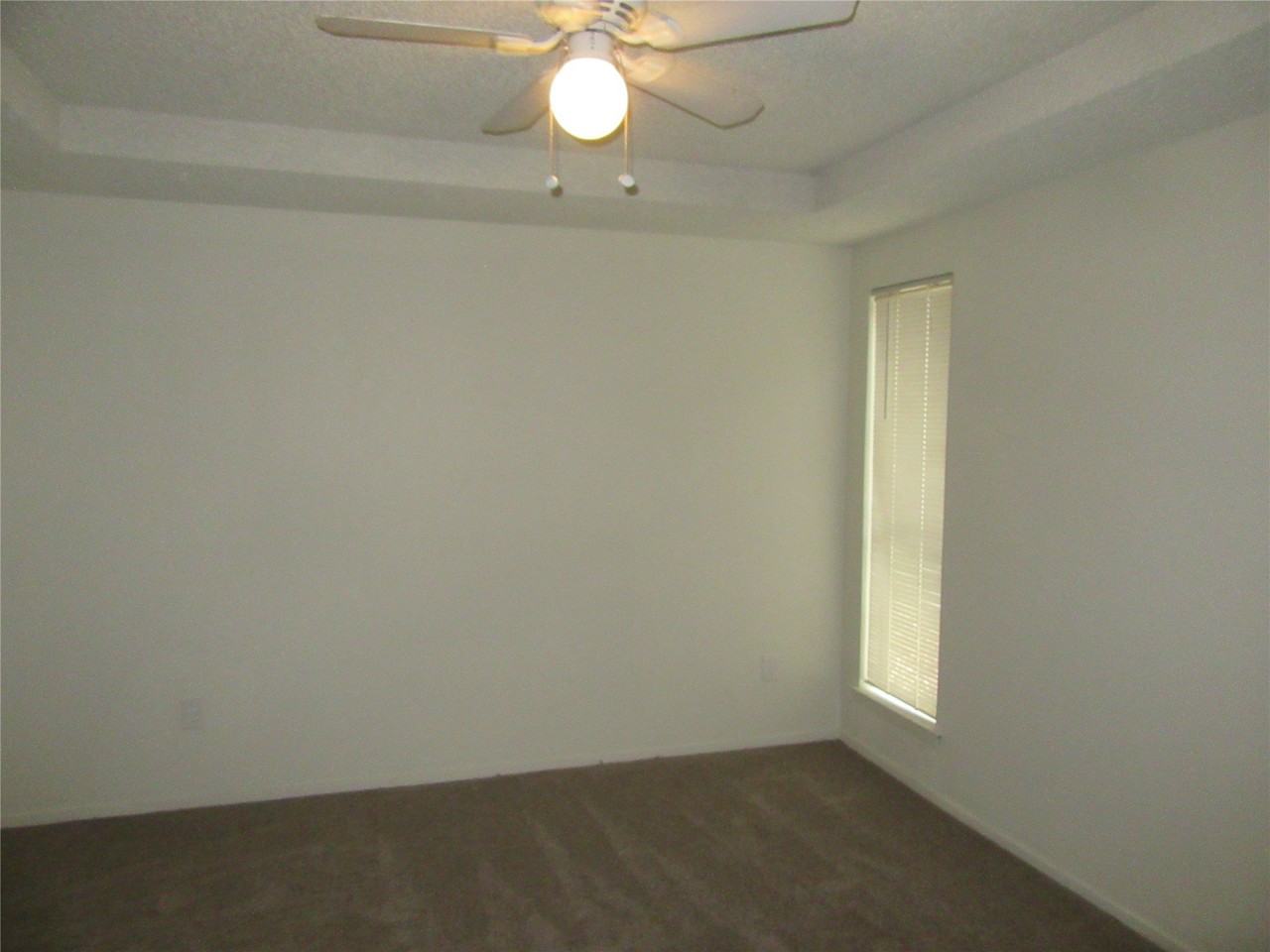 1428 Camelia Dr - Photo 4 of 7