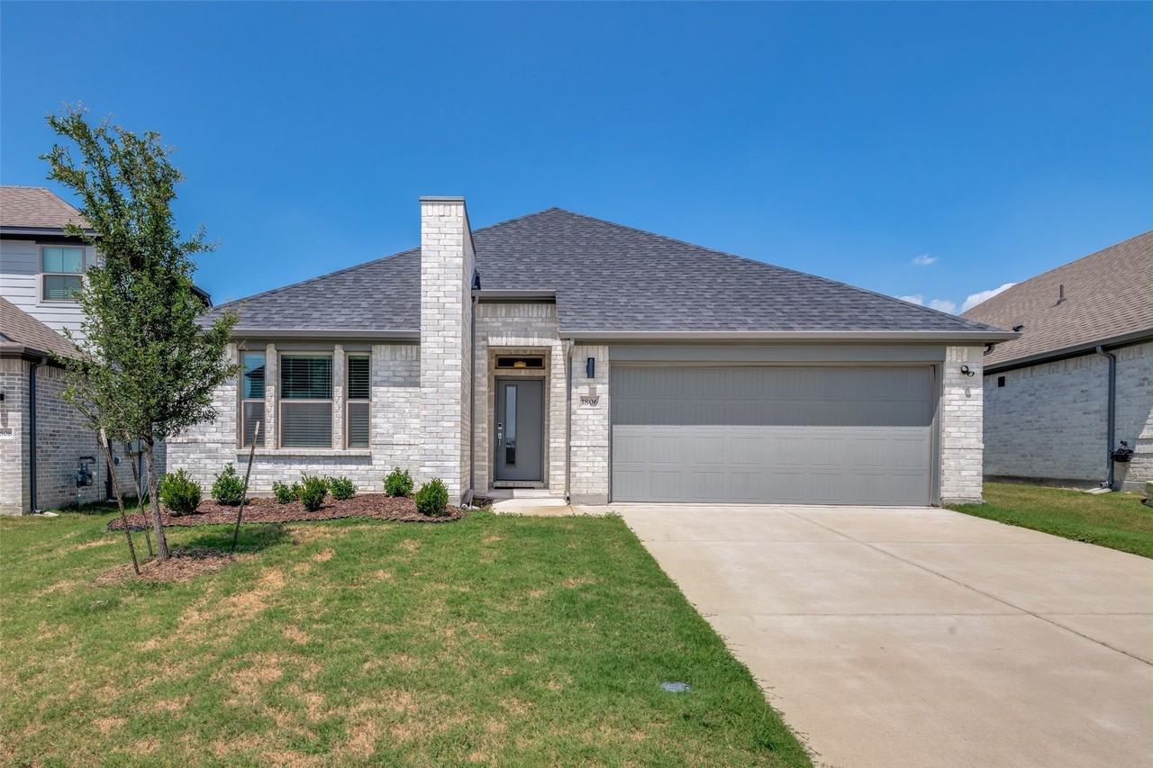 1806 Balfour Bnd