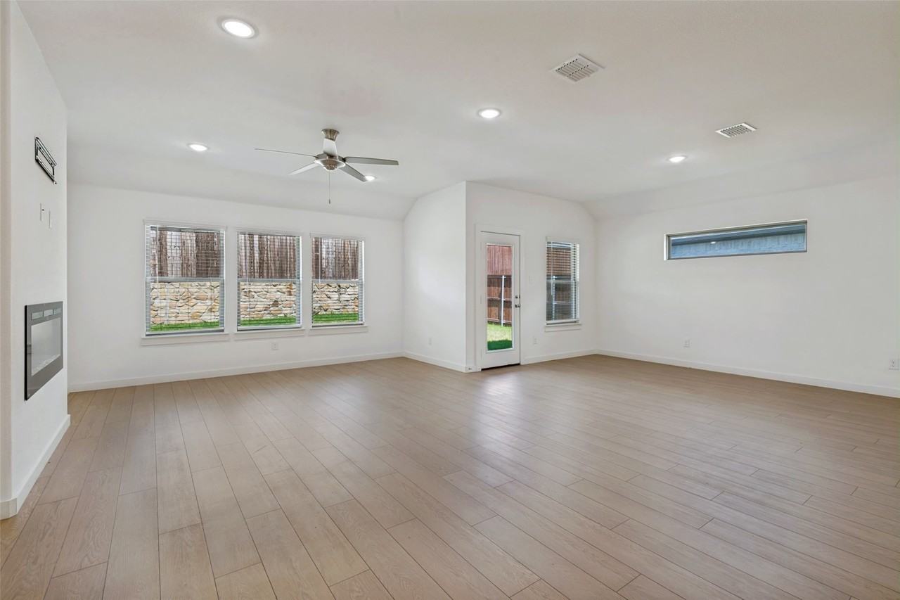 1806 Balfour Bnd - Photo 2 of 12