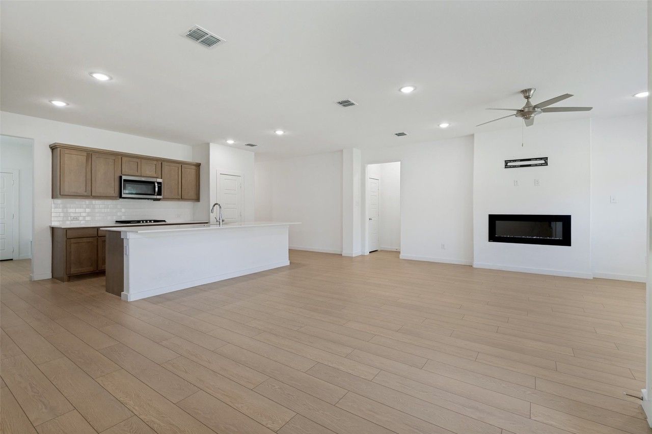 1806 Balfour Bnd - Photo 3 of 12