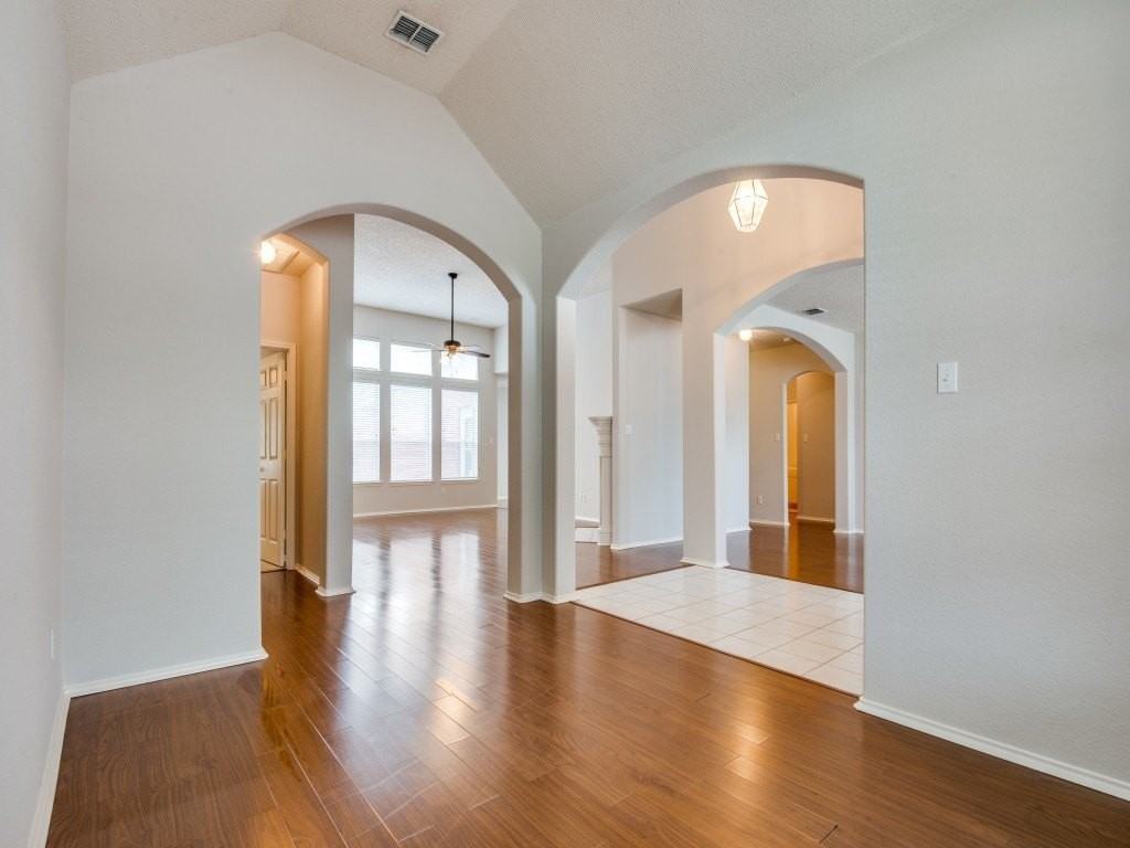 3548 Brewster Dr - Photo 4 of 25