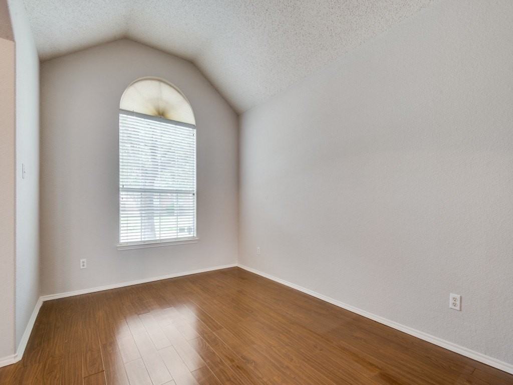 3548 Brewster Dr - Photo 5 of 25