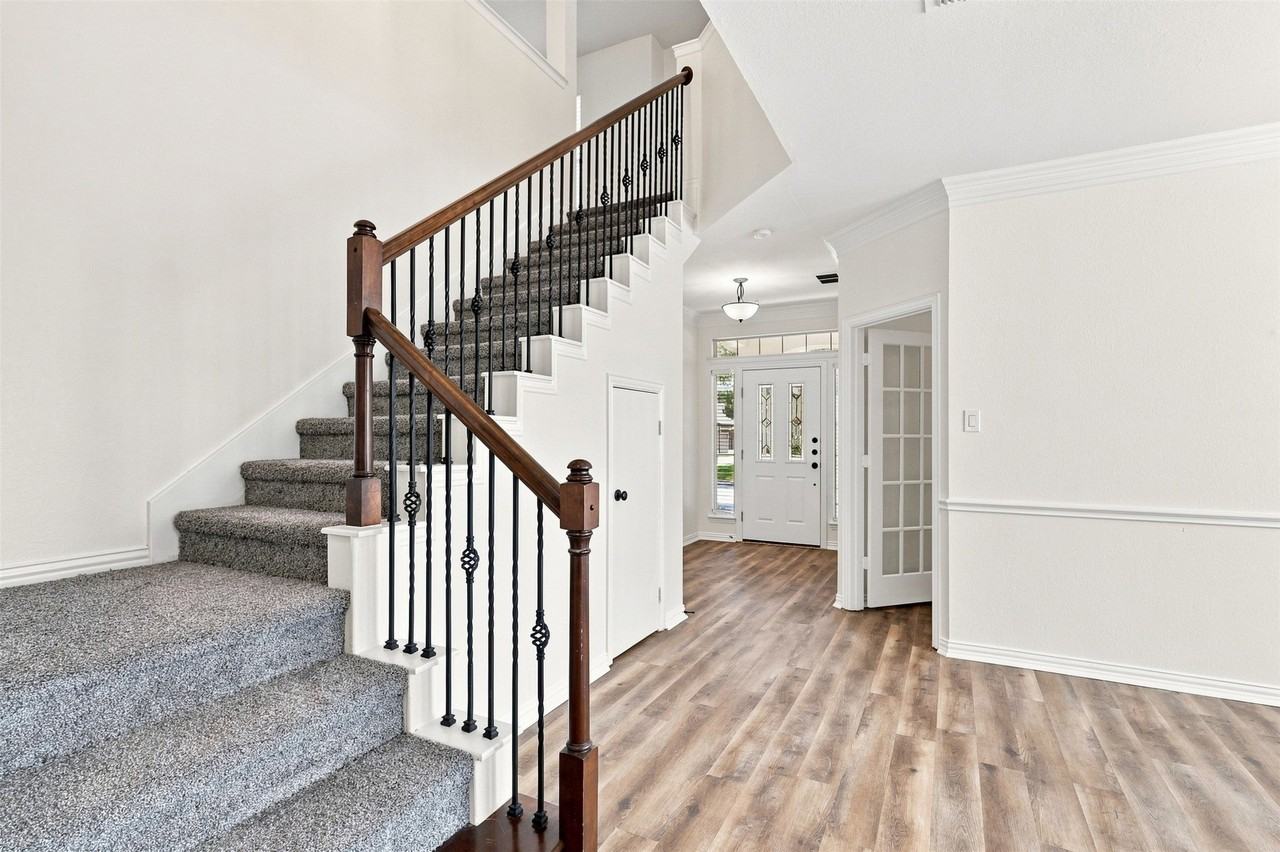3403 Oakleigh Ln - Photo 3 of 38