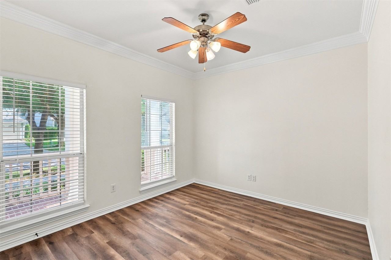 3403 Oakleigh Ln - Photo 4 of 38