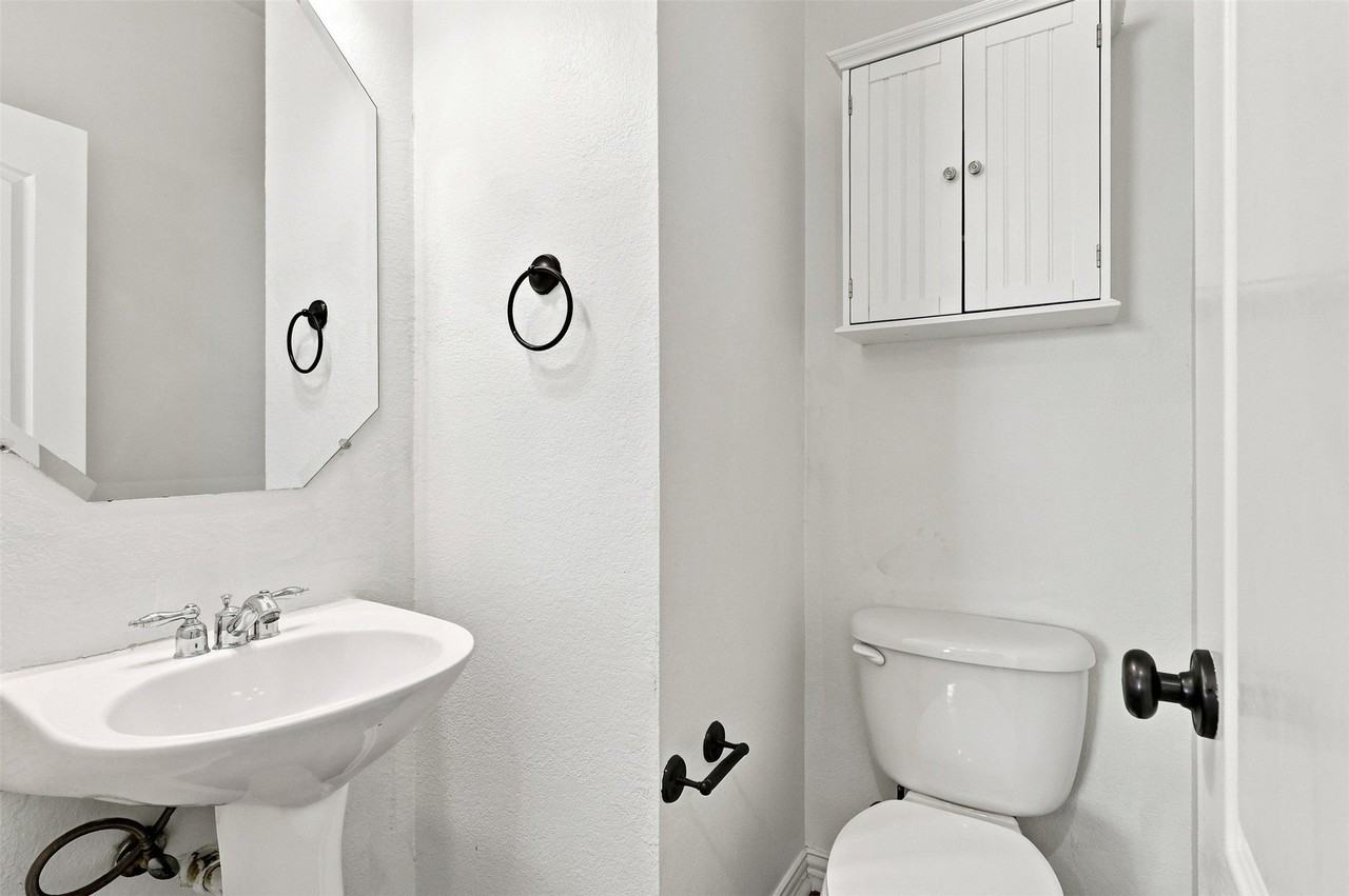 3403 Oakleigh Ln - Photo 6 of 38