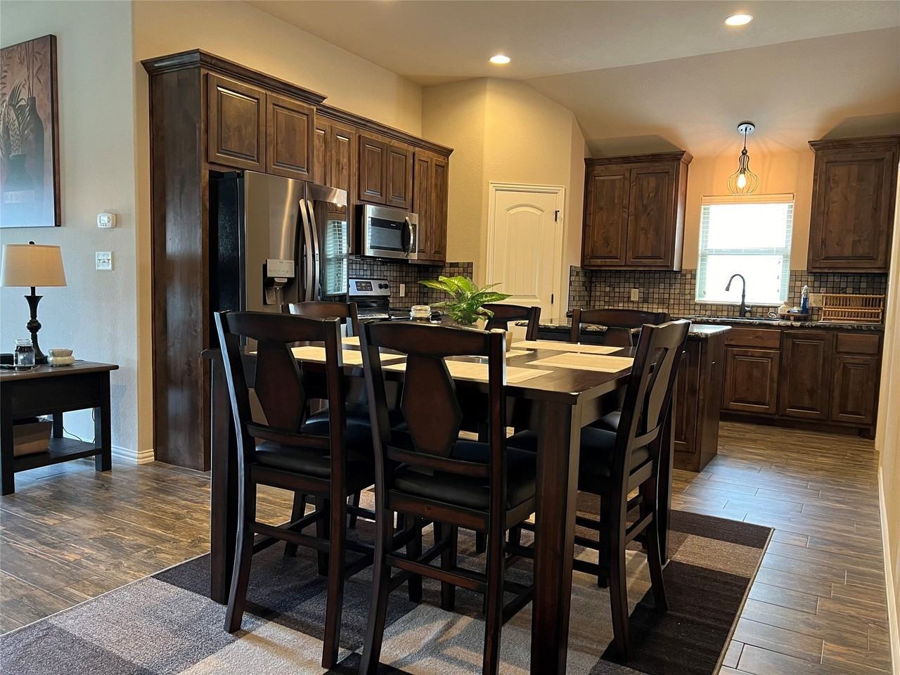 1410 Lauren Ln - Photo 3 of 8