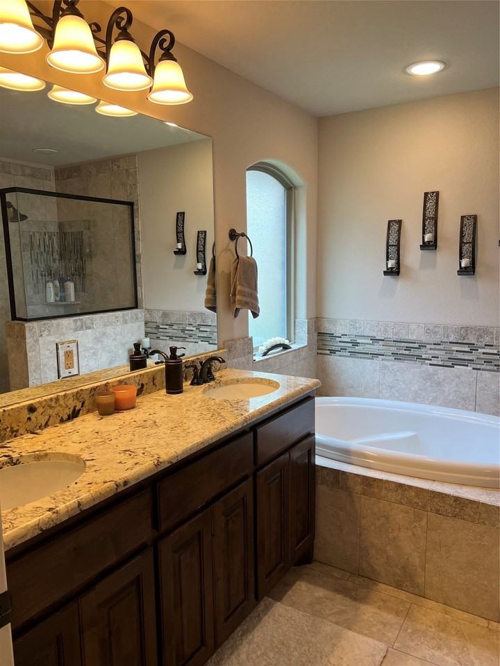 1410 Lauren Ln - Photo 5 of 8