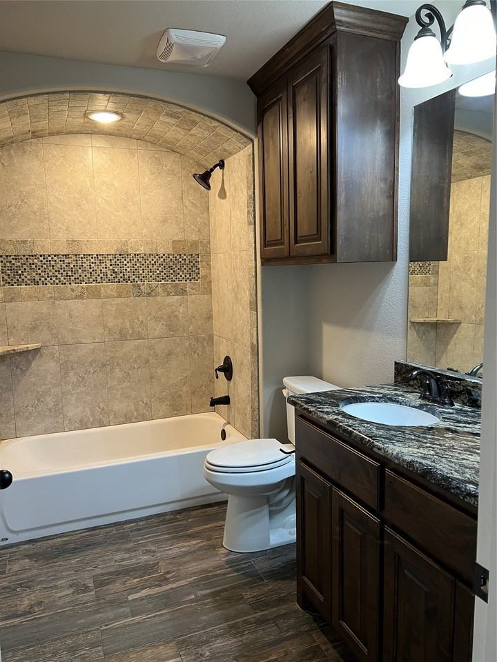 1410 Lauren Ln - Photo 7 of 8