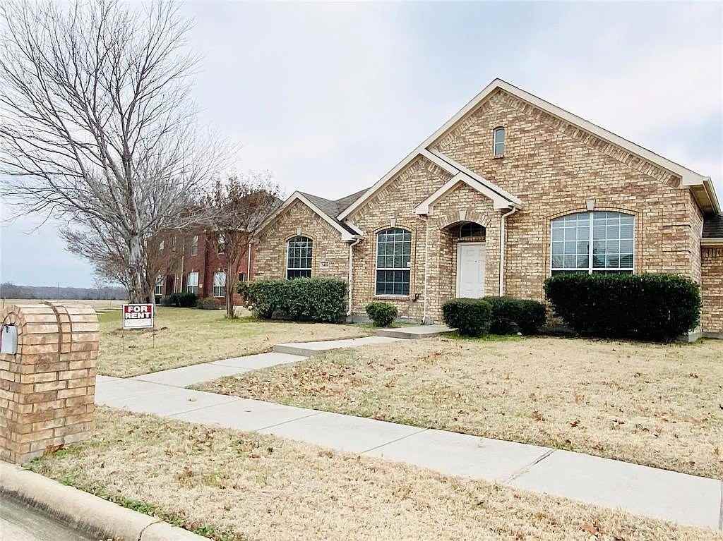 3416 Woodheights Ct - Photo 2 of 24