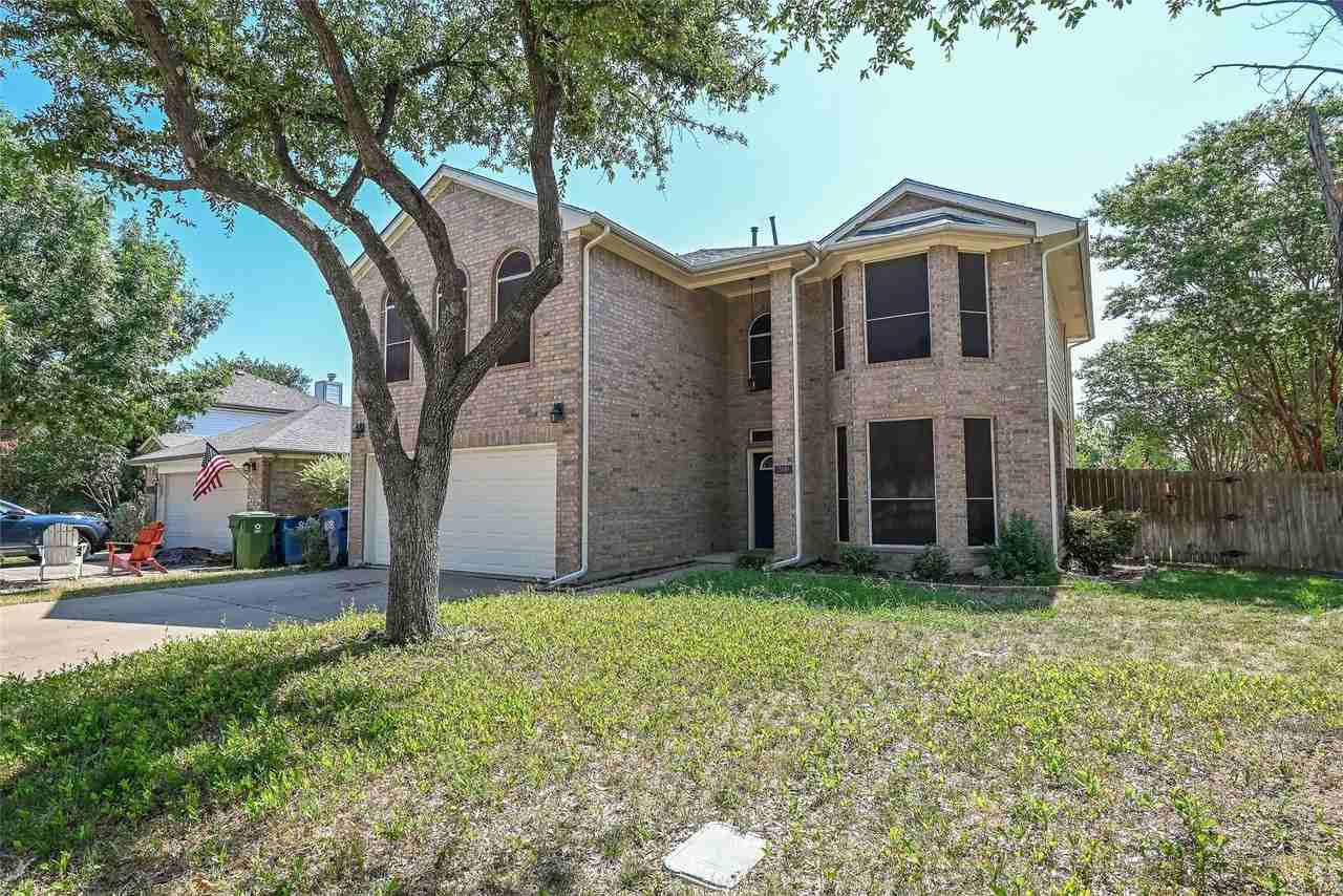 2100 Newport Dr - Photo 2 of 39