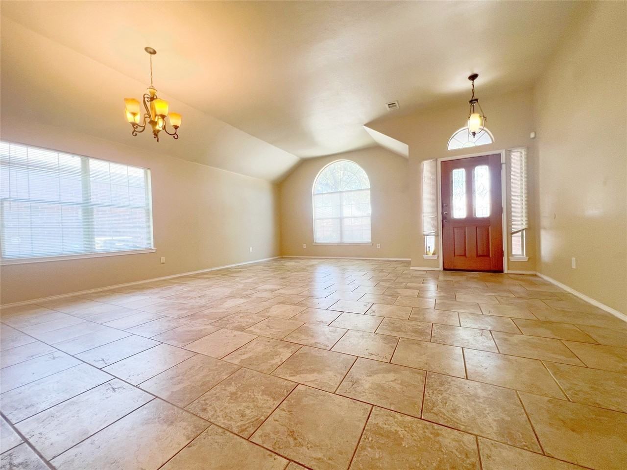 6912 Longhorn Trl - Photo 2 of 18