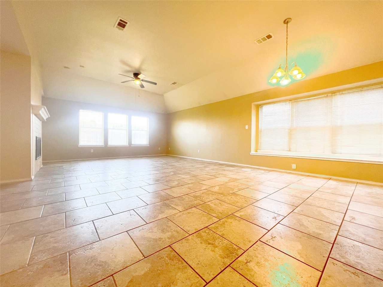 6912 Longhorn Trl - Photo 3 of 18
