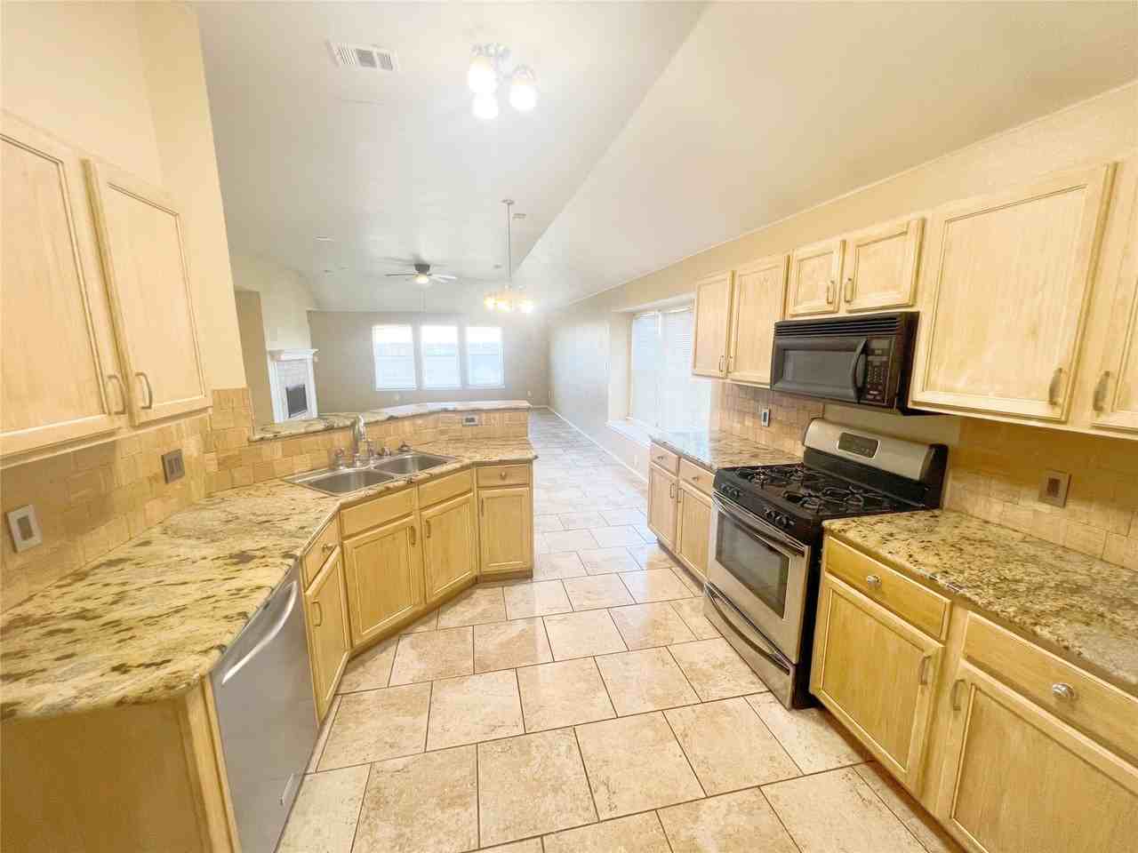 6912 Longhorn Trl - Photo 4 of 18