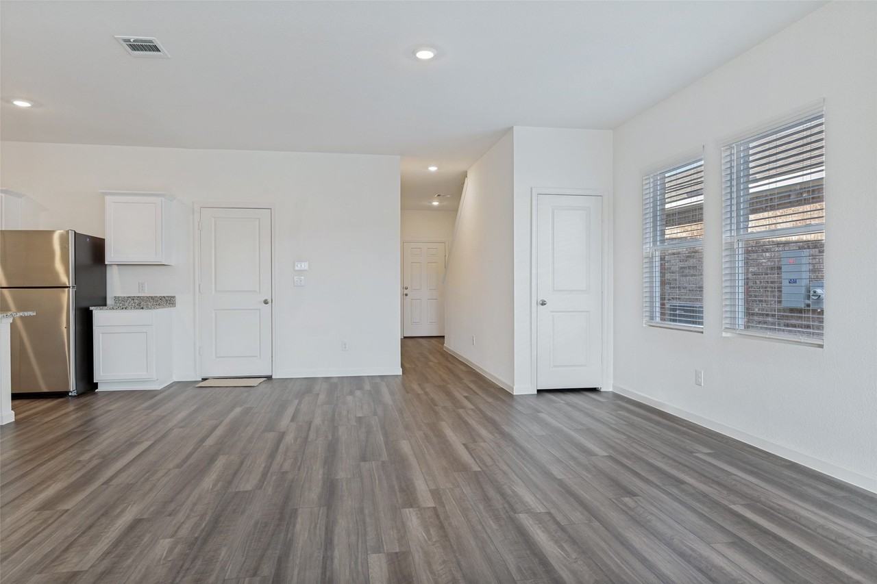 2200 Meadow Park Dr - Photo 6 of 24