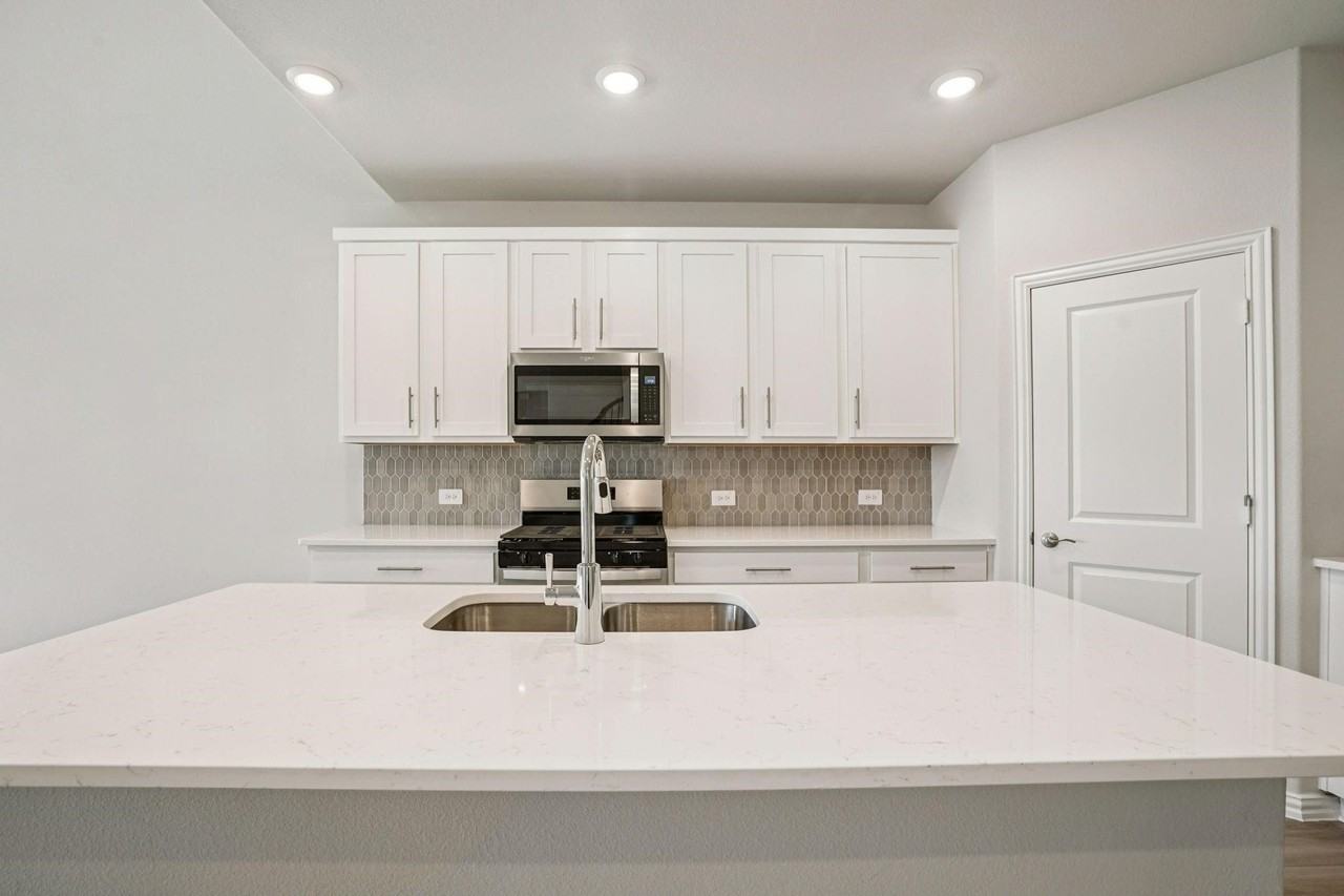 6205 Timberhurst Dr - Photo 6 of 39