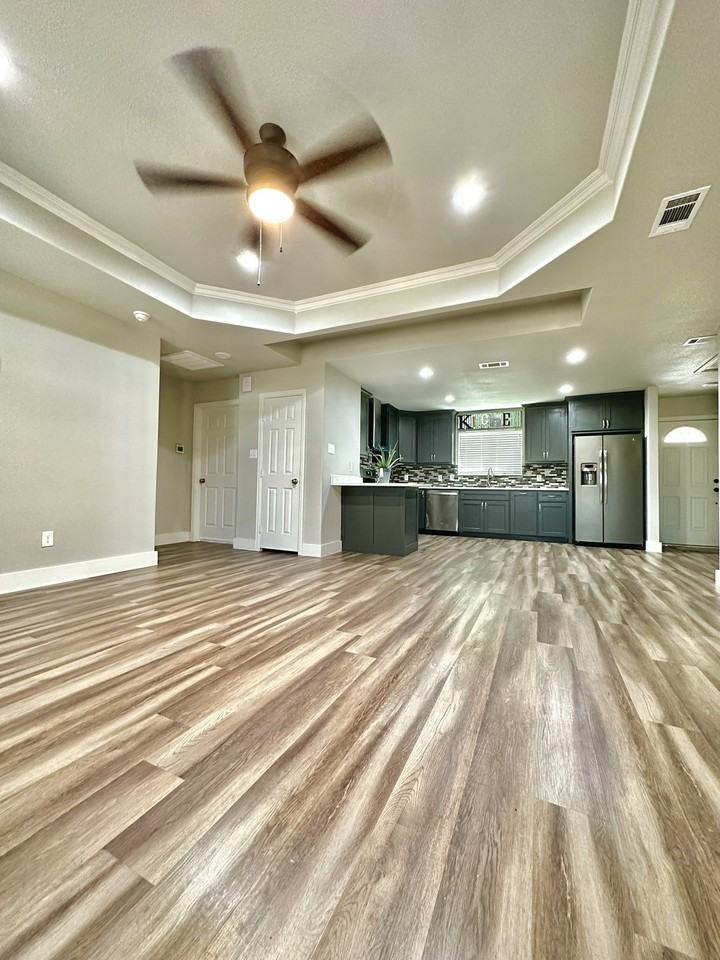 3922 Clay Ave - Photo 2 of 18