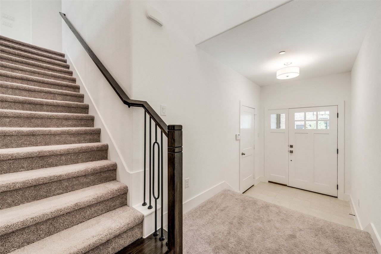 104 Harwood Dr - Photo 3 of 38