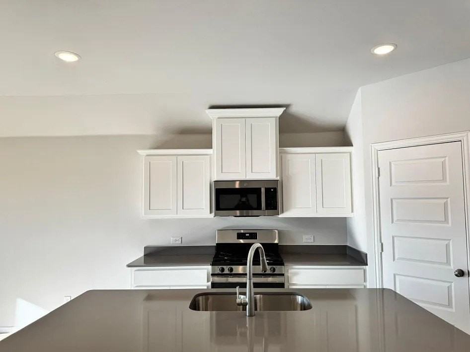 3300 Kingdom Dr - Photo 3 of 10