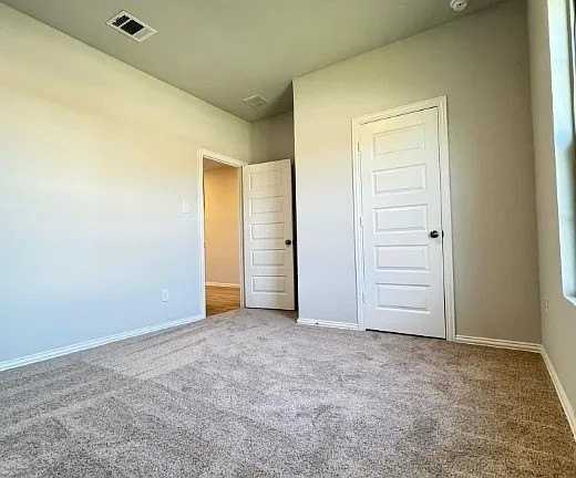 3300 Kingdom Dr - Photo 4 of 10