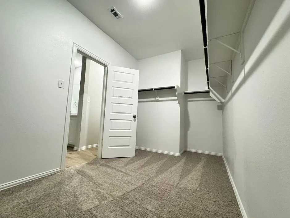 3300 Kingdom Dr - Photo 5 of 10
