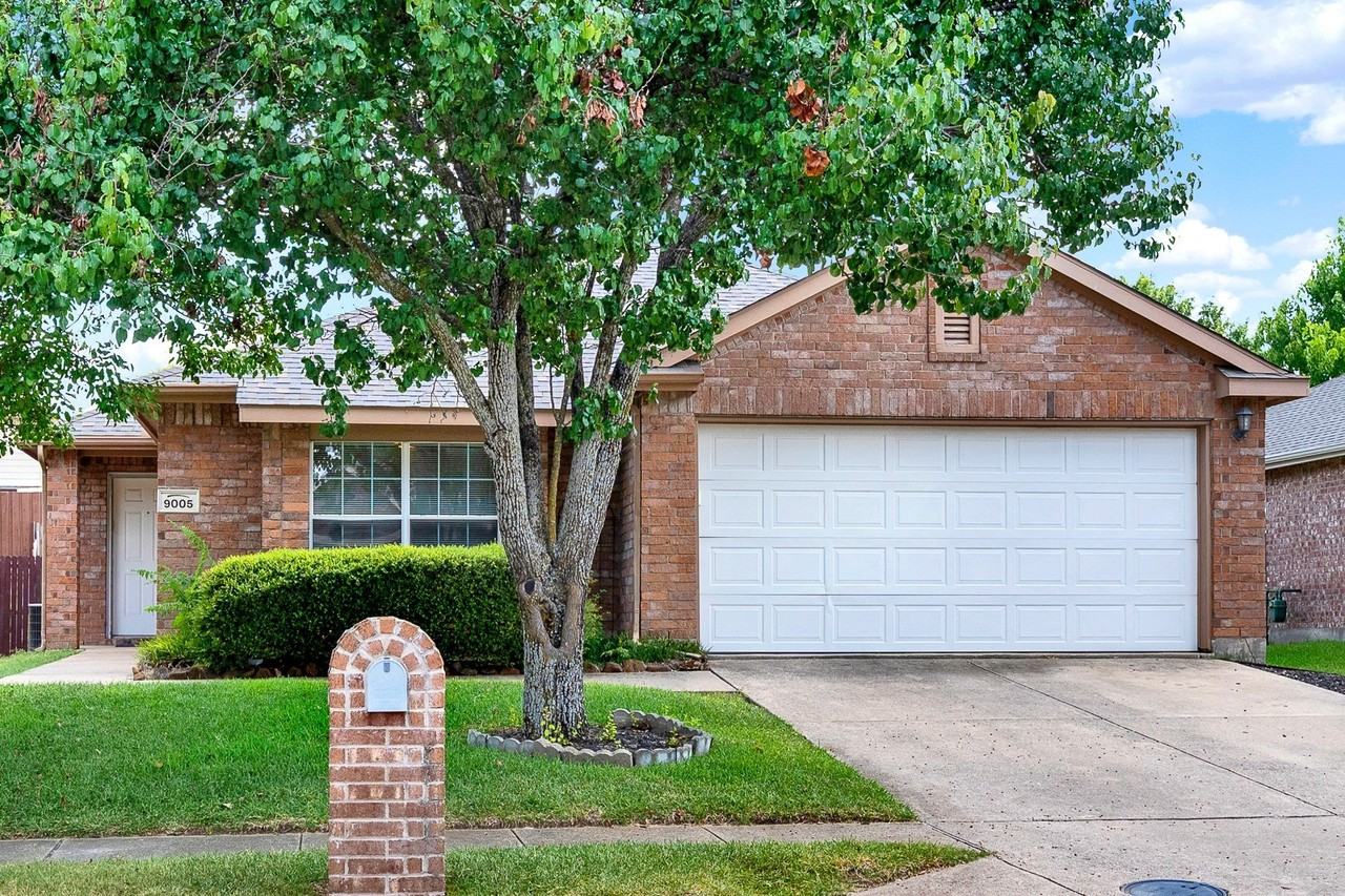 9005 Warren Dr - Photo 2 of 28